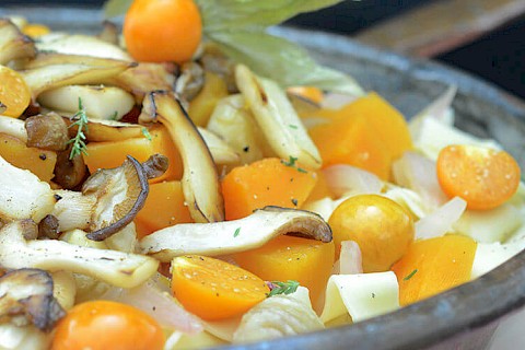 Fettuccine con alchechengi, zucca, castagne e timo