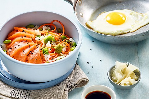 Bowl di riso con salmone