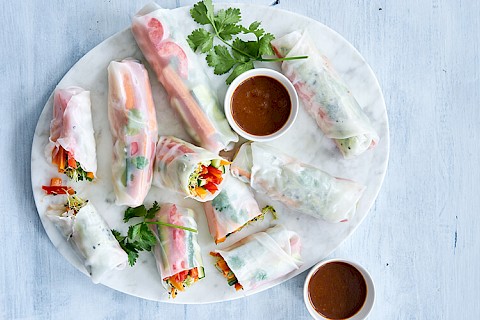 Summer Rolls mit Avocado, Gurke, Rüebli und Peperoni